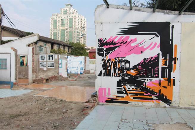 藝術創作者張明曜與Catman貓男，彩繪鐵道風情為鐵路一村注入新氣象。