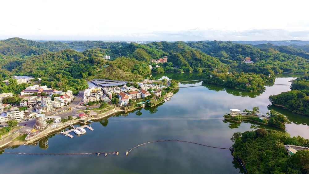 明德水庫風景秀麗，是經典電影《魯冰花》取景地之一。