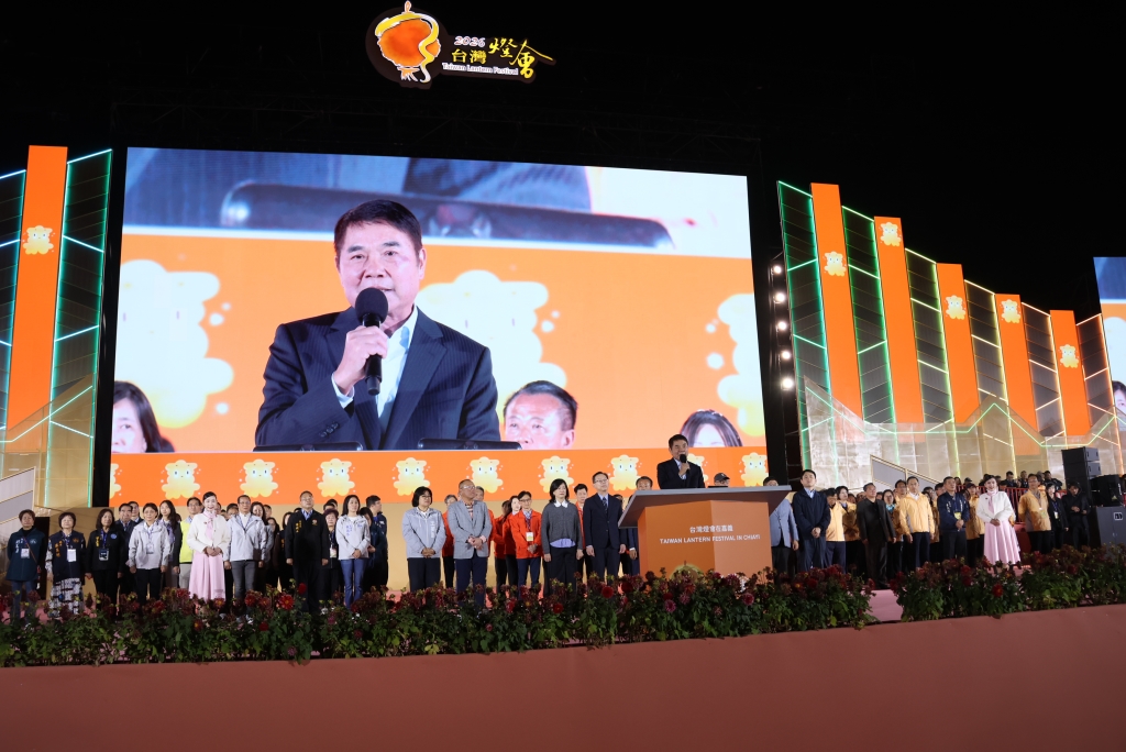 縣長鍾東錦議長李文斌率200人團隊接燈相約《山海之間．慢城光苗》