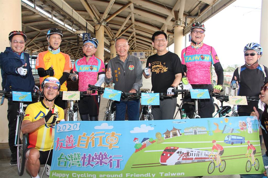 迎接2021年自行車旅遊年，交通部長林佳龍29日到苗栗縣騎乘自行車踏勘，與苗栗縣長徐耀昌推廣自行車旅遊。