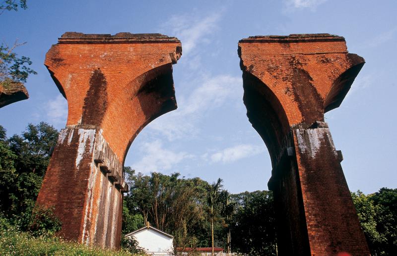 Remains of Longteng Bridge